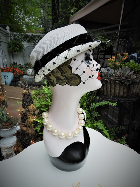 1940's White & Black Bumper Hat, Velvet Ribbon Wo… - image 1