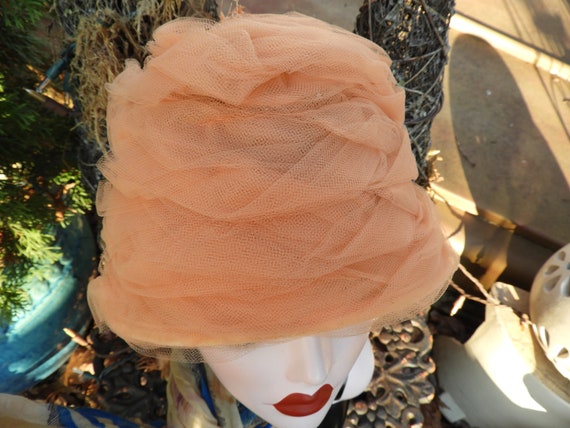 Vtg Tulle Peach Hat, Veiled Bucket Cloche Style H… - image 10
