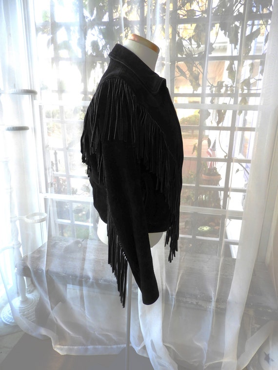 Vtg Ladies Black Suede Short Fringed Jacket|Vtg W… - image 6