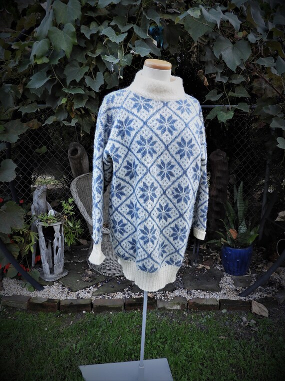 Vtg 1980's Long Grandma Snowflake Sweater|Vtg Blue