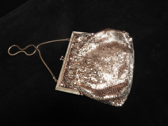 Vtg Art Deco Gold Mesh Purse|1940's Gold Mesh Whi… - image 2