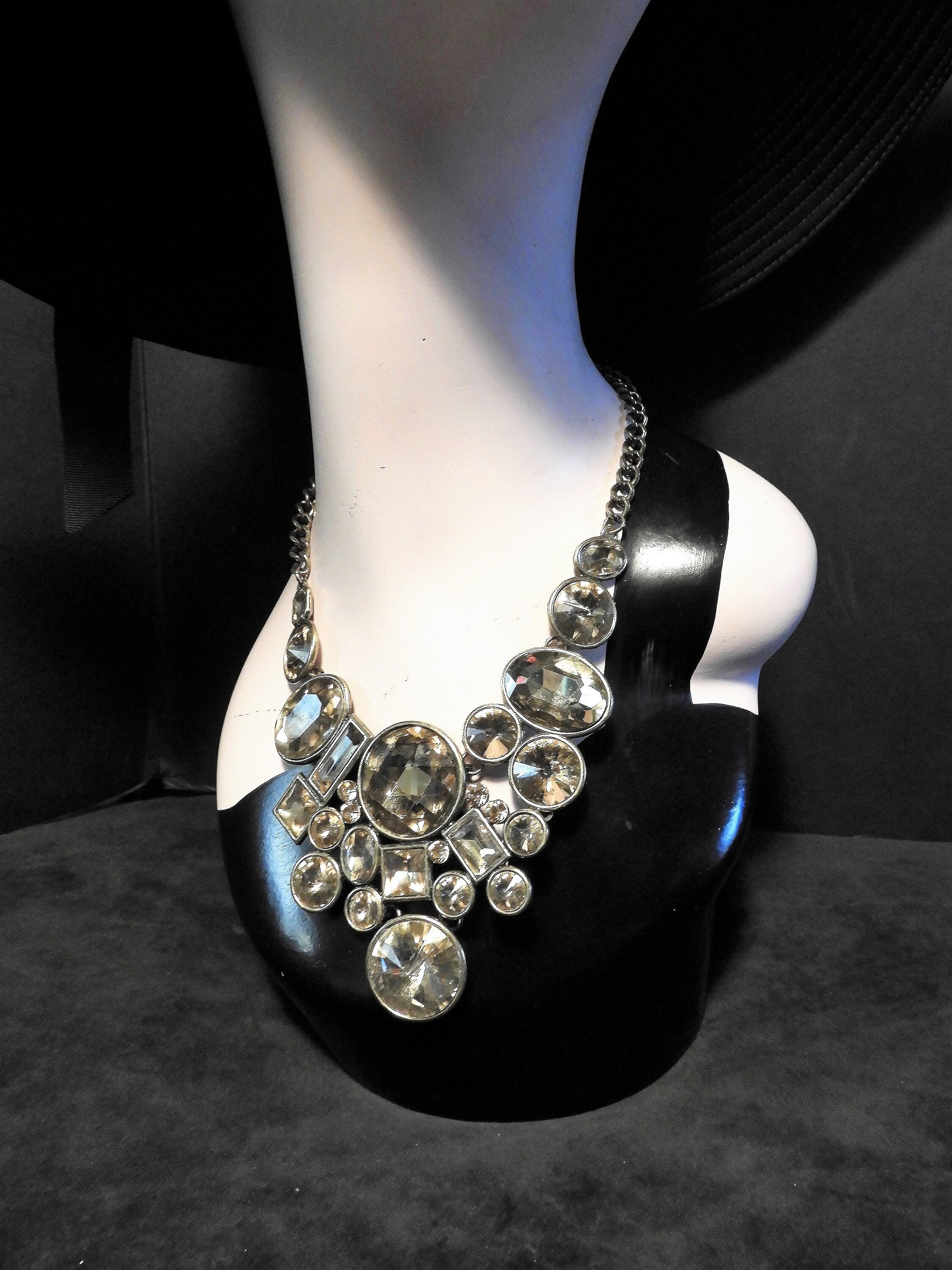Collier Pendentif Chico's Argent Et Or Avec Rhinestones - Occasion - Style Pendentif
