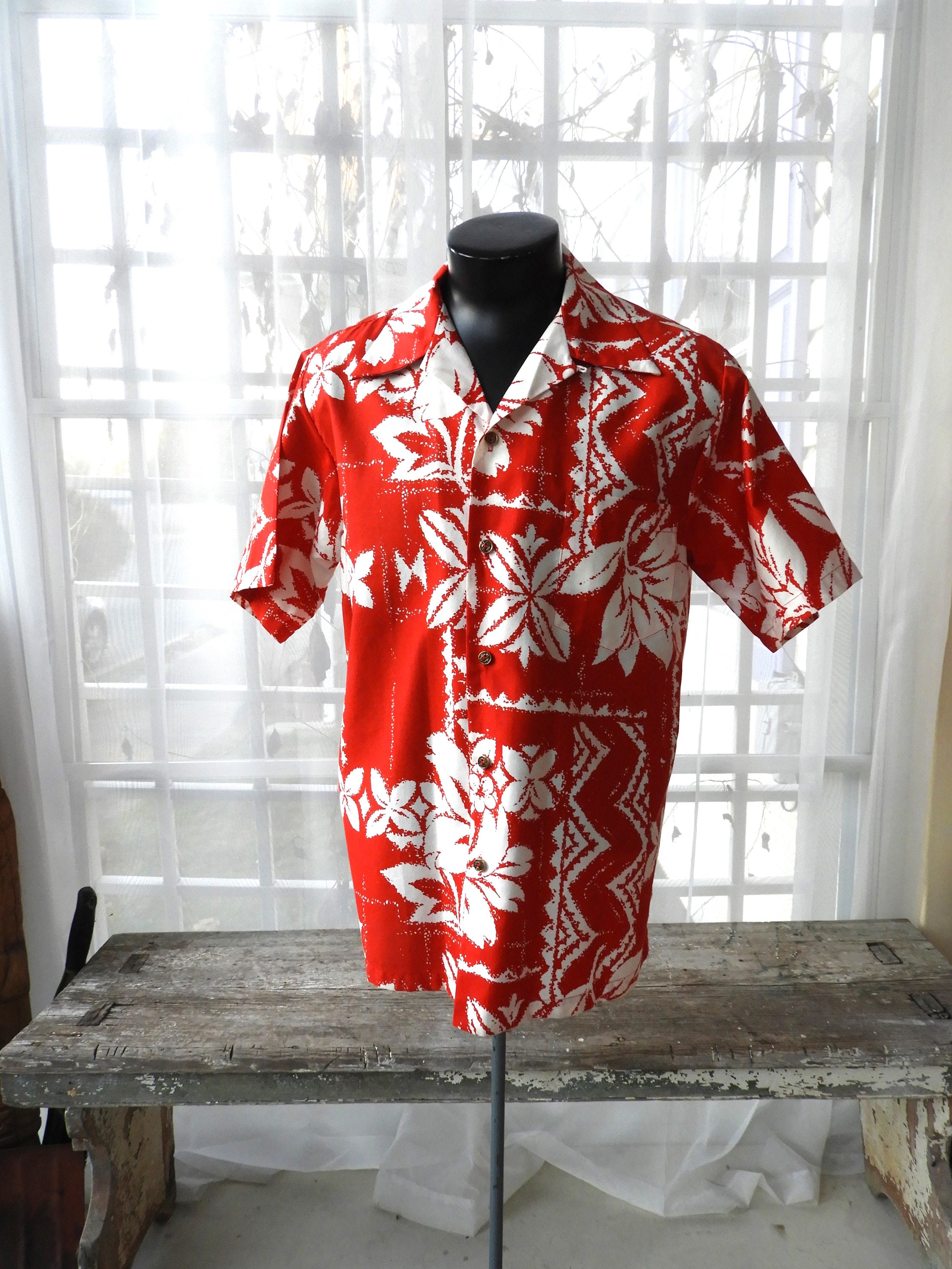 HAWAII 5C　Redオーバープリント Vintage 1960s Floral Hawaiian Shirt | Red & White Floral Holiday