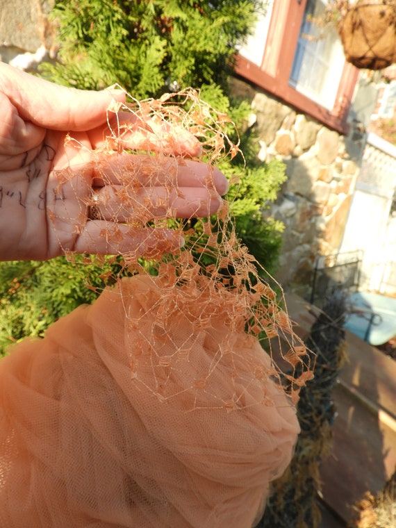 Vtg Tulle Peach Hat, Veiled Bucket Cloche Style H… - image 7