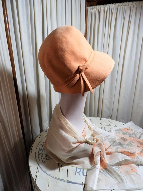 Vtg Cloche Hat, Peach Felted Hat, Linda Farrell N… - image 3