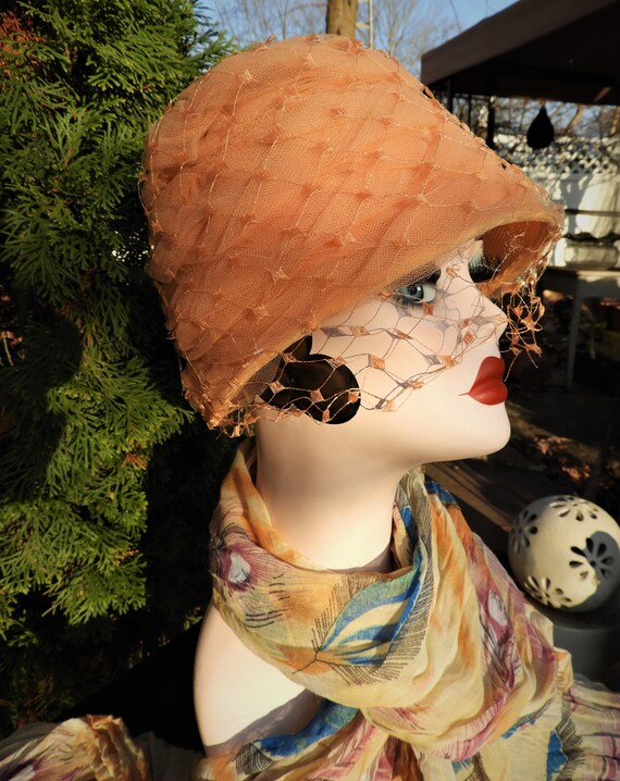 Vtg Tulle Peach Hat, Veiled Bucket Cloche Style H… - image 3