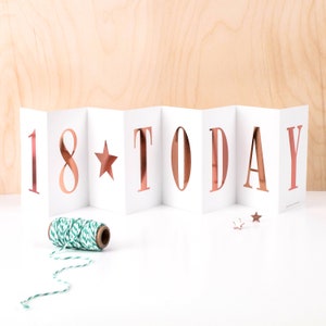 Tarjeta de lujo para el 18.° cumpleaños, pancarta desplegable con el mensaje "18 Today" (18 días) CC077