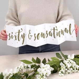 60e verjaardagskaart voor haar, Sixty and Sensational, uitvouwbare banner met luipaardprint en dierenprint CC444-1