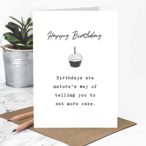Tarjeta de cumpleaños divertida con ilustración de cupcake GC1455
