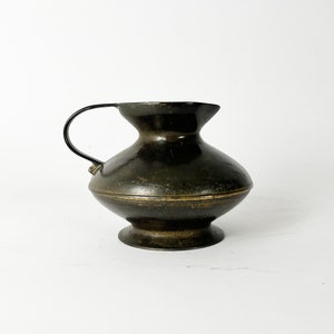 Vintage water jar vase bronze metall