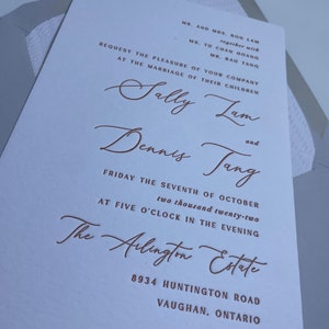 PROMOCIÓN DE TIPOGRAFÍA: Invitación tipográfica de 1 color con inserto de impresión en tinta blanca