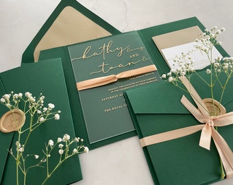 Invitación acrílica personalizada en bolsillo triple con cierre de sello de cera