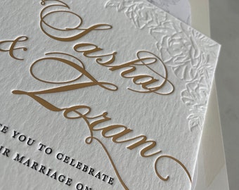 PROMOCIÓN DE CUALQUIER COLOR: Lámina dorada + Invitación de boda tipográfica de 2 colores