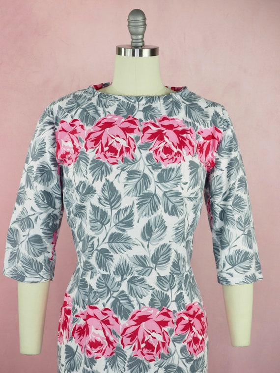 1960s pink and gray novelty rose print wiggle dre… - image 2