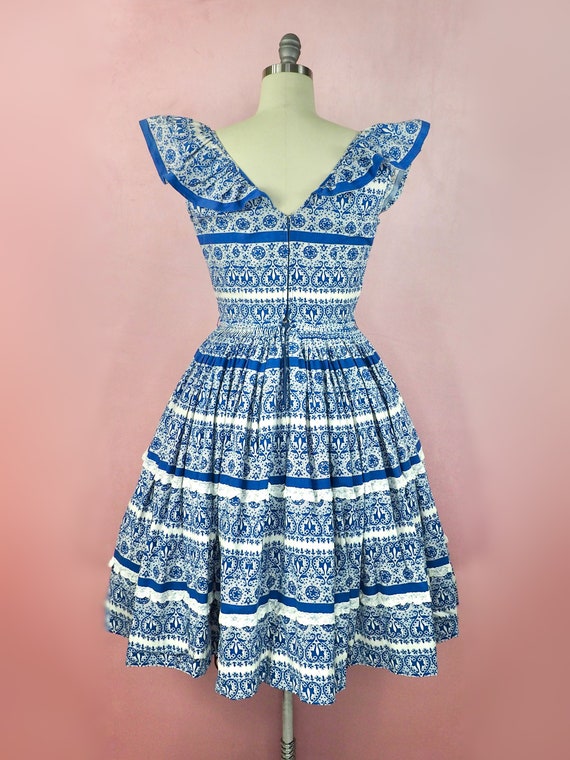 1950s blue and white cotton sun dress - image 3