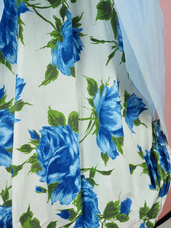 1950s blue rose novelty print dress with chiffon … - image 6