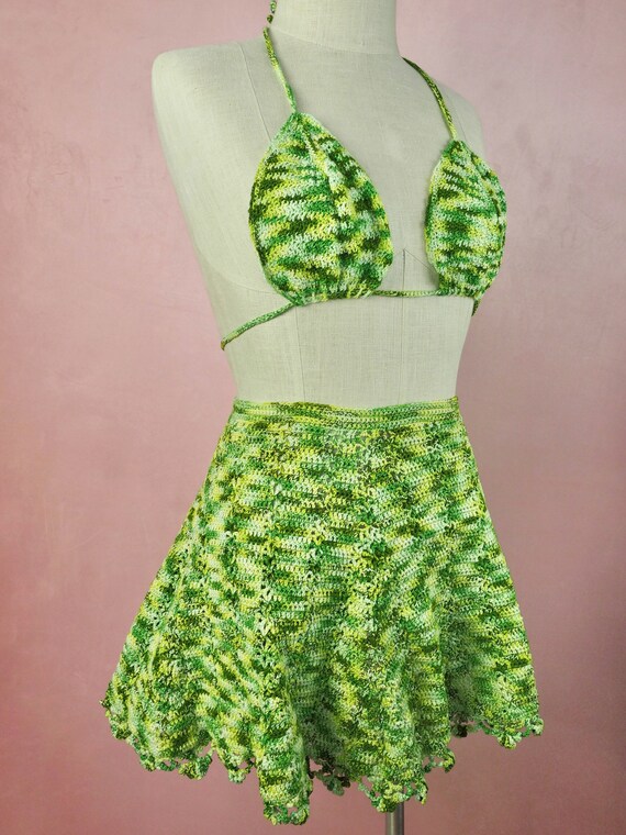 1970s green 3 piece crochet bikini and skirt - image 9