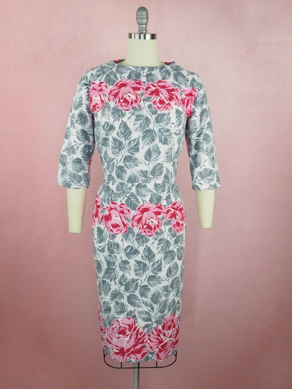 1960s pink and gray novelty rose print wiggle dre… - image 5