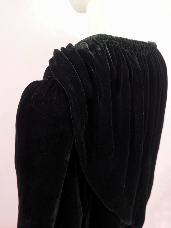 1930s full length black velvet coat with cape and… - image 3