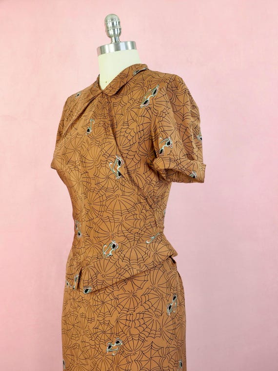 1940s novelty spiderweb sunglasses print  dress - image 9