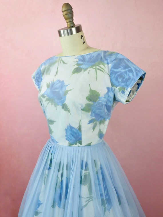 1950s blue rose novelty print dress with chiffon … - image 2