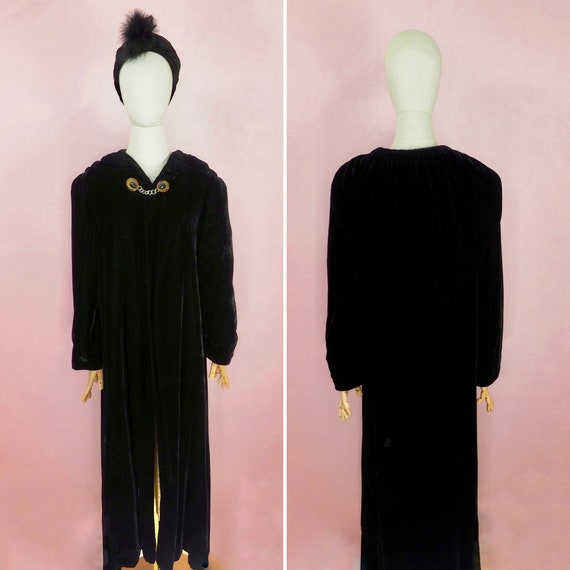 1930s full length black velvet coat with cape and… - image 2