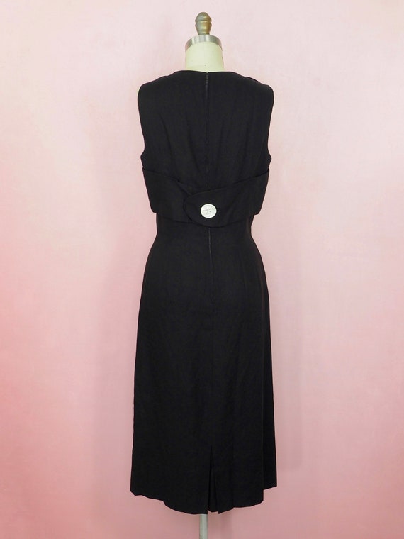 1950s black linen dress with oversized buttons - image 3