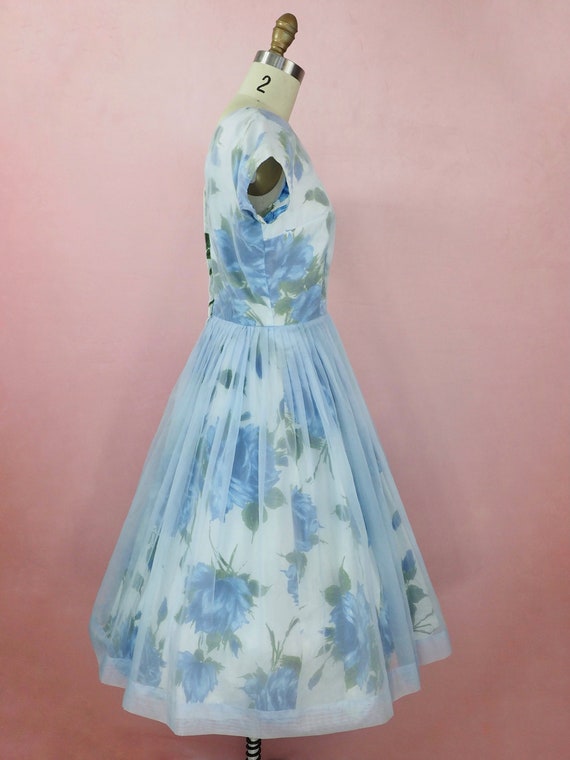 1950s blue rose novelty print dress with chiffon … - image 4