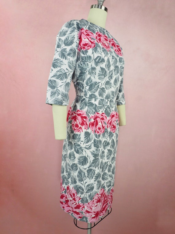 1960s pink and gray novelty rose print wiggle dre… - image 4