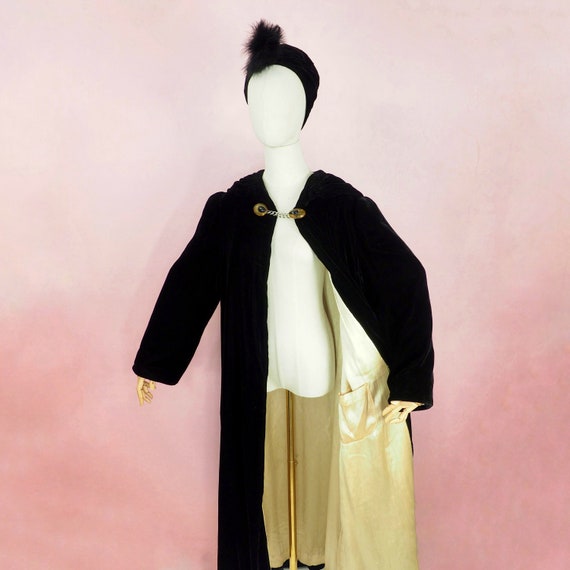 1930s full length black velvet coat with cape and… - image 1