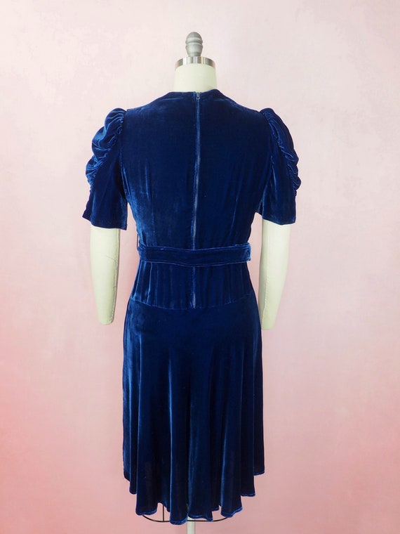 1940s blue velvet draped dress with puff sleeves - image 3