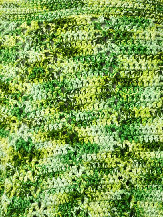 1970s green 3 piece crochet bikini and skirt - image 2