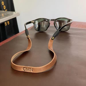 Leren zonnebrilband met monogram (gewaxte klassieke stijl)