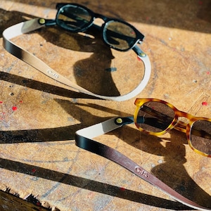 Correa para gafas de sol de cuero con monograma (estilo clásico encerado)