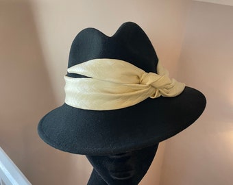 Short brim trilby