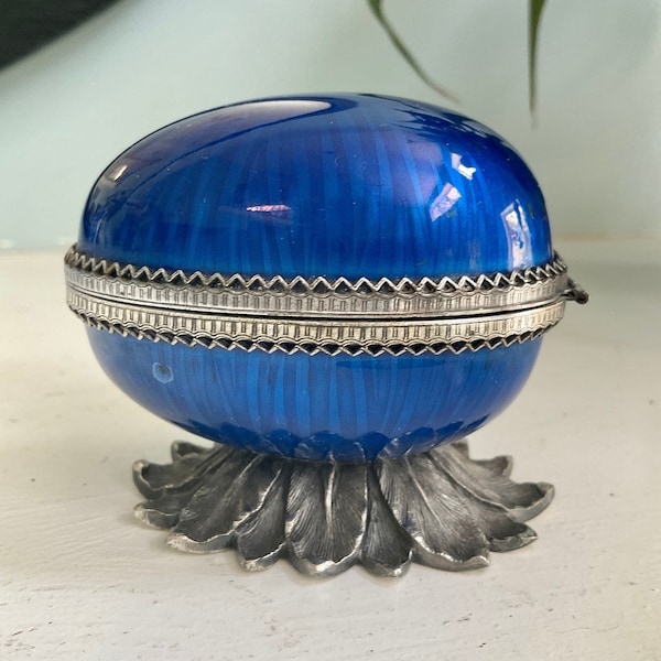 Vintage Evans Lighter Encased In A Decorative Blue Enamel Egg