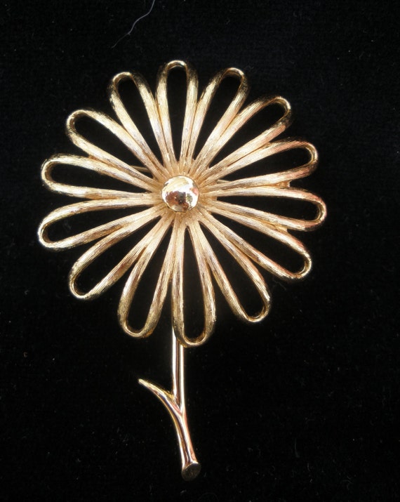 Designer Monet Vintage Gold Tone Daisy Pin