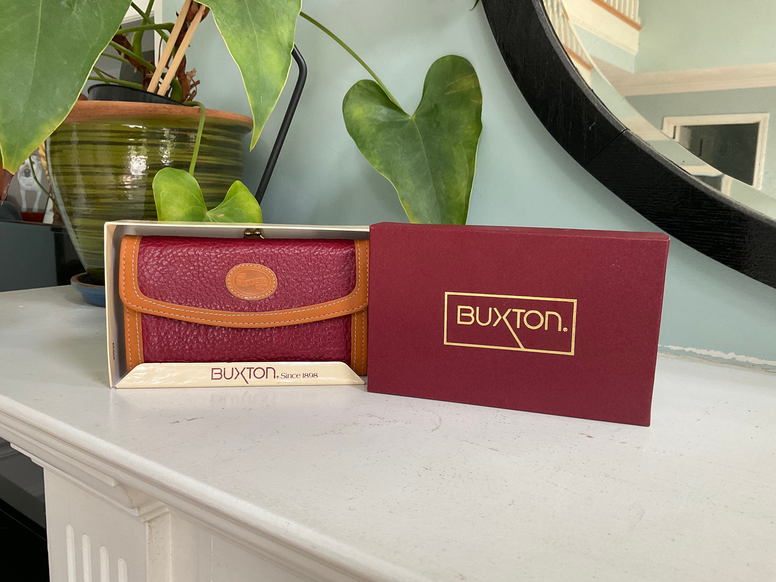 Vintage Buxton Leather Wallet With Many Versatile Compartments