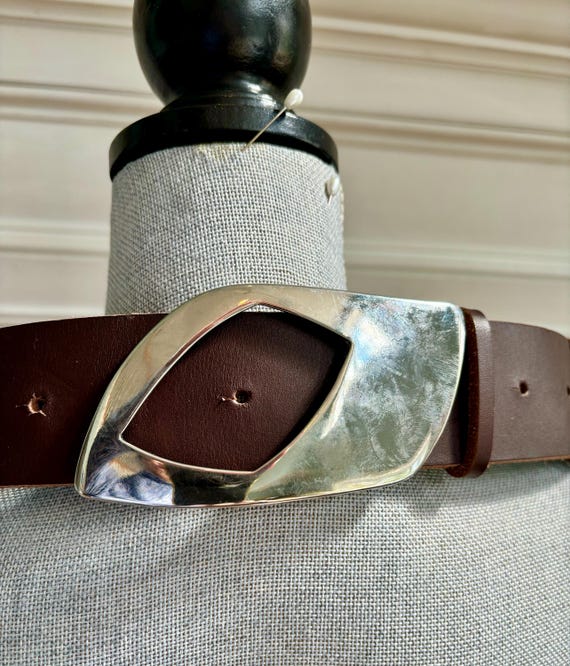Vintage Thick Brown Leather Fashion Belt / Decorative Silver Metal Buckle View 2