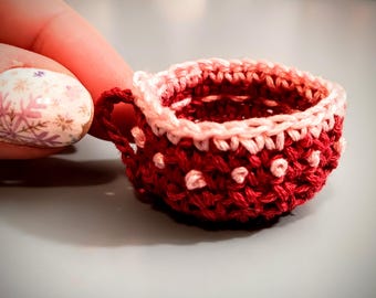 Miniatuur gehaakte theekopjes: theeset borduurgaren