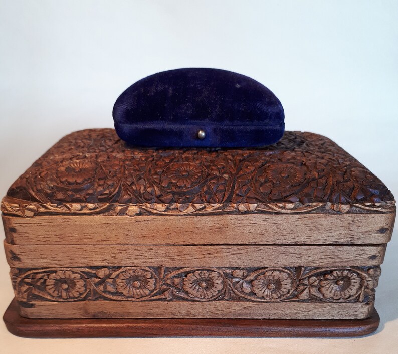 Royal blue mohair velvet with printed satin inner lid metal clasp, Vintage velvet ring box Marx Brothers jewellers Brighton England