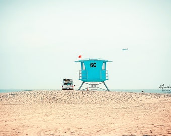 Foto van California Beach: Turquoise Lifeguard Tower Fine Art Print