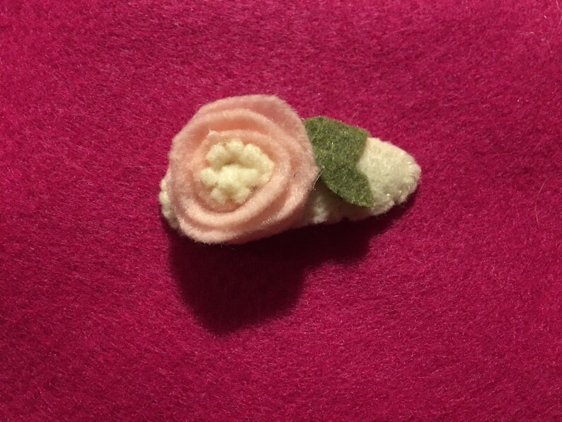 1 Felt flower Barrette \\\\ flower rose hair girly pink clip handmade
