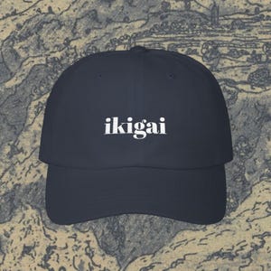 Optimismo viajero - Gorra japonesa bordada con pasión