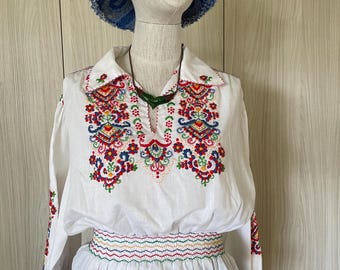 Camicetta in cotone ricamata, stile ungherese, anni '70, con peplo in vita, taglia S-M