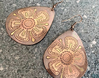 COPPER FLOWER Earrings - Vintage Earrings, Copper and Brass Flowers, Stamped Flower Earrings, Boho Earrings, Big Flower Earrings, VE337