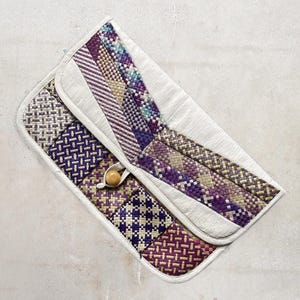 vintage 70s white linen & straw bohemian clutch bag / purse
