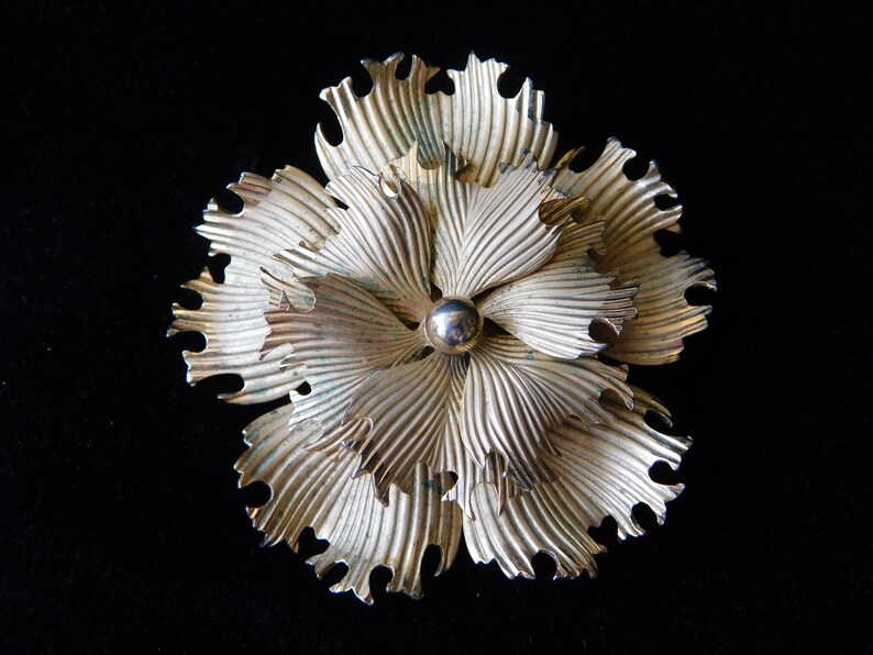 Bridal Bouquet Wedding Vintage Retro Unsigned Gold Tone Flower Pin Brooch Chrysanthemum Floral Ruffled Textured 1-34 Diameter