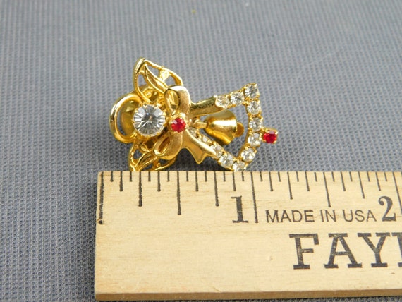 Unsigned Gold Tone Angel Pin Gold Tone Red and Cl… - image 4