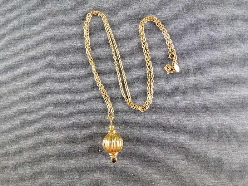 Princess House Gold Tone 36 Chain Necklace with Ribbed Pendant Black Facetted Rhinestone Gold Tone 36 Chain 2-18 Pendant Nice Golden